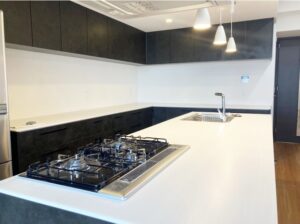 リビングを見渡せる広々アイランドキッチン